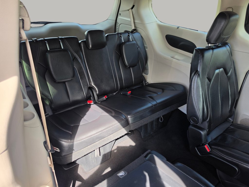 Used 2022 Chrysler Pacifica Touring-L FWD image 31