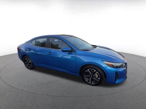 Used 2025 Nissan Sentra SV image 2