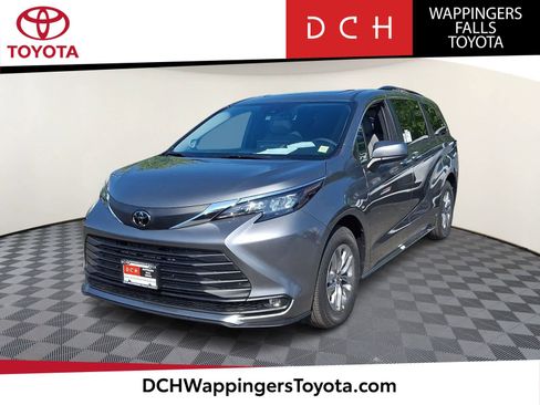 New 2026 Toyota Sienna XLE FWD image 1