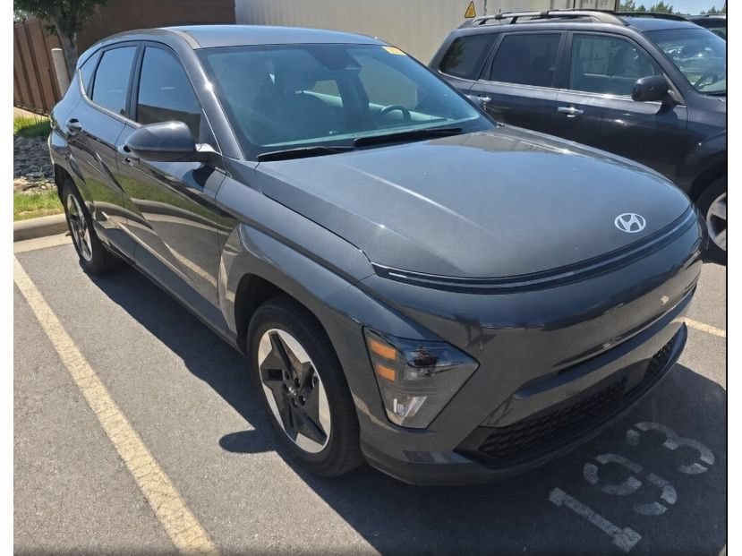 Used 2024 Hyundai Kona SE FWD image 2