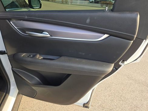 New 2025 Cadillac XT5 Luxury image 9