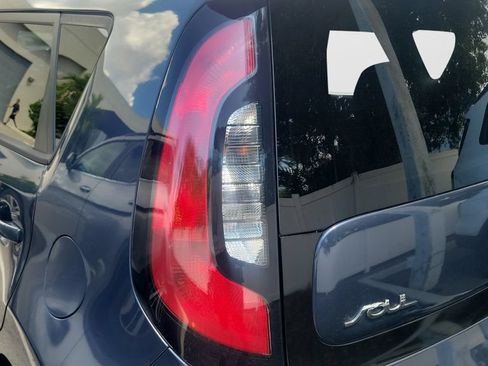 Used 2016 Kia Soul + w/ Audio Package FWD image 8