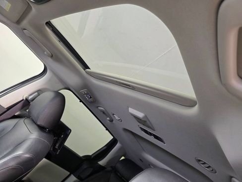 Used 2022 Kia Carnival SX Prestige FWD image 12