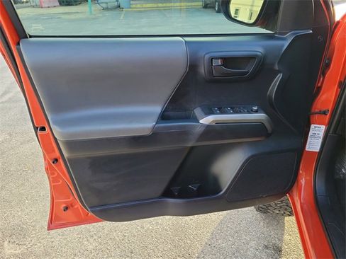 Used 2016 Toyota Tacoma SR5 image 10