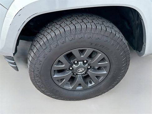 Used 2022 Toyota Tacoma SR5 image 33