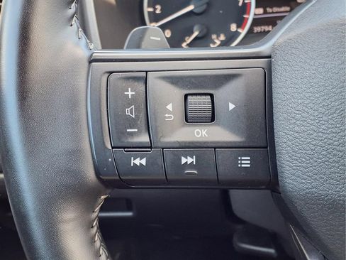 Used 2025 Nissan Rogue SV FWD image 16