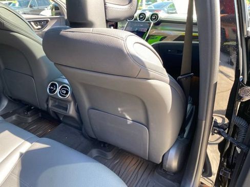 Used 2025 Mercedes-Benz GLC 300 4MATIC image 31