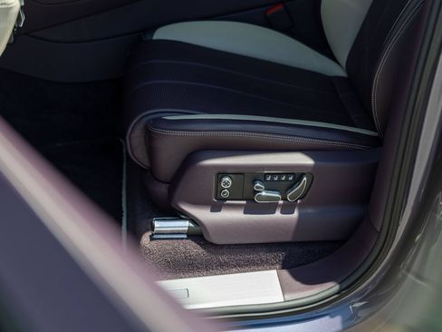 Certified 2023 Bentley Bentayga AWD/4WD image 24