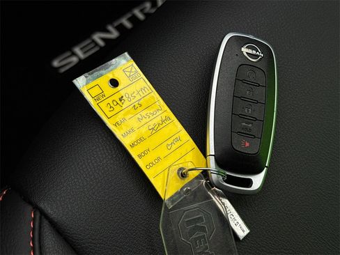 Used 2025 Nissan Sentra SR w/ SR Premium Package image 38