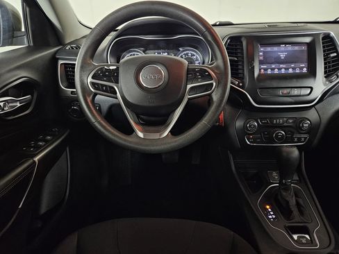 Used 2021 Jeep Cherokee Latitude FWD image 6