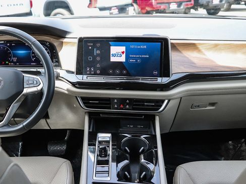 Used 2024 Volkswagen Atlas SE w/ Black Wheel Package image 14