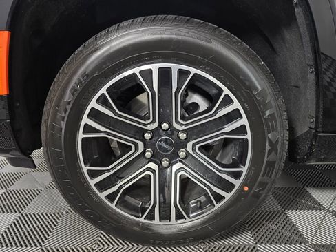 New 2026 Jeep Grand Wagoneer Base image 10