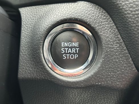 Certified 2025 Toyota RAV4 XLE AWD/4WD image 32