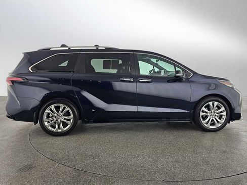 Used 2022 Toyota Sienna Platinum image 2