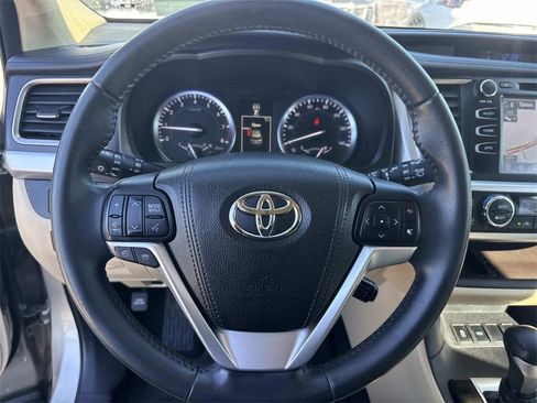 Used 2016 Toyota Highlander XLE image 41