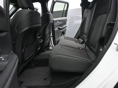 Used 2024 Jeep Grand Cherokee Laredo image 13