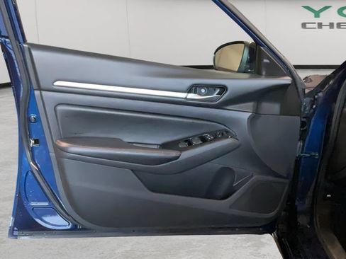 Used 2024 Nissan Altima 2.5 SR FWD image 13
