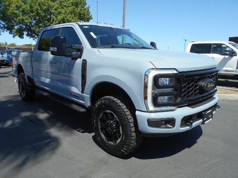 Certified 2025 Ford F250 Lariat w/ Tremor Off-Road Package AWD/4WD image 4