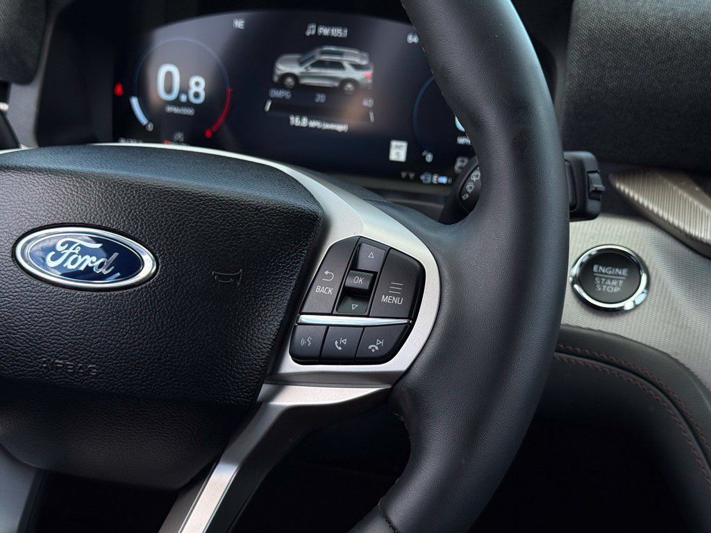 Used 2026 Ford Explorer Active AWD/4WD image 10
