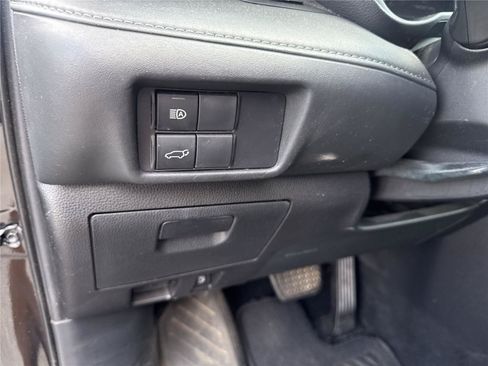 Used 2020 Toyota Highlander XLE FWD image 20