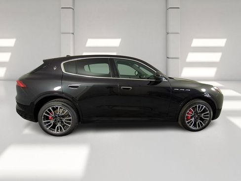 New 2025 Maserati Grecale GT image 3
