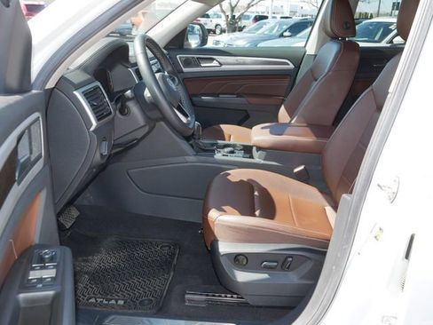 Certified 2023 Volkswagen Atlas SE image 13