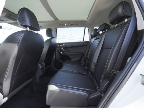 Used 2022 Volkswagen Tiguan SE w/ Panoramic Sunroof Package AWD/4WD image 33