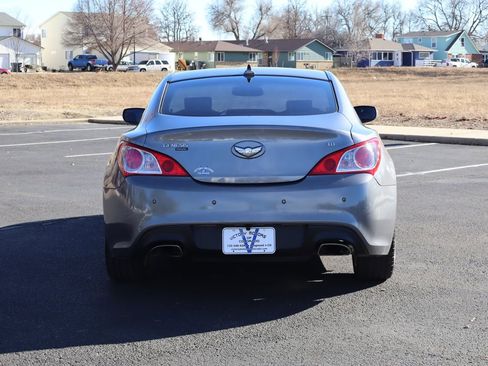 Used 2010 Hyundai Genesis 3.8 image 6