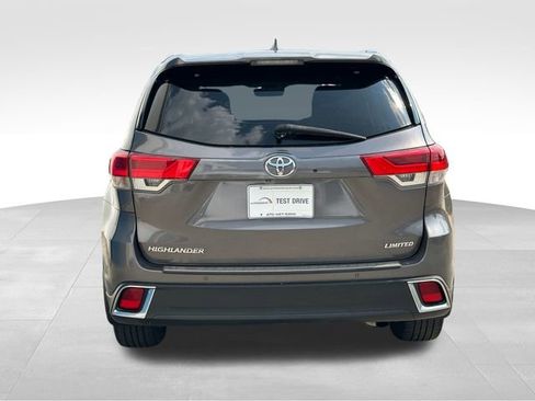 Used 2018 Toyota Highlander Limited Platinum image 4