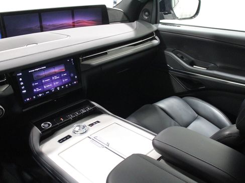 Used 2025 Lincoln Navigator Reserve w/ Jet Appearance Package AWD/4WD image 20