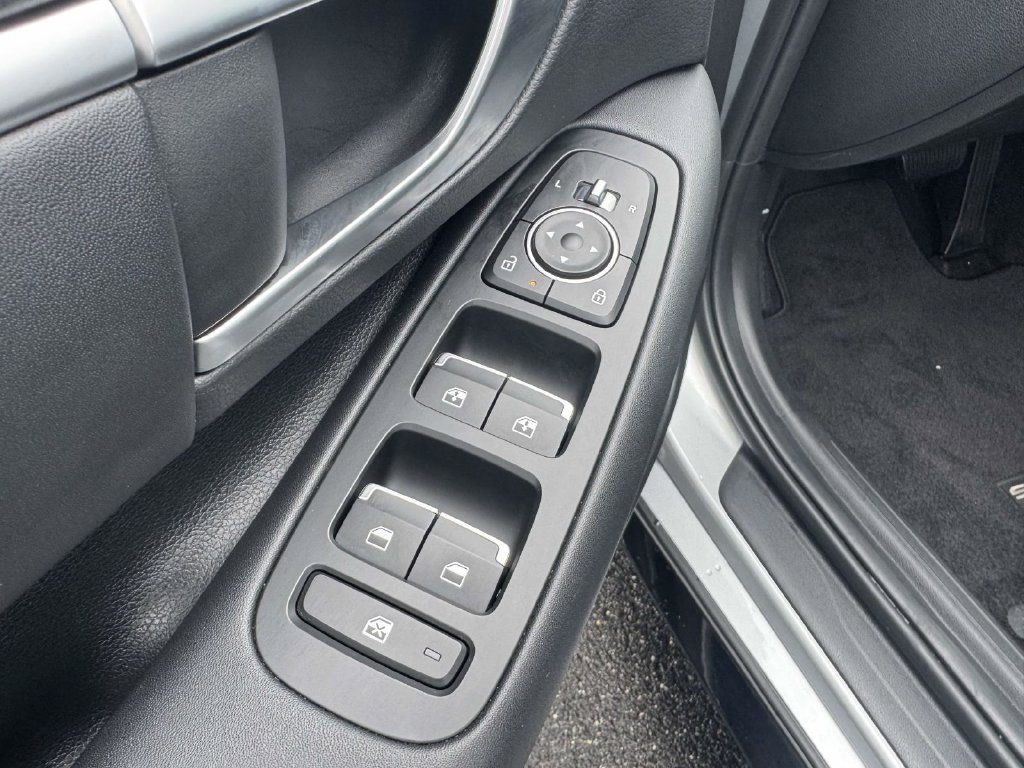 Used 2025 Hyundai Sonata SEL FWD image 17