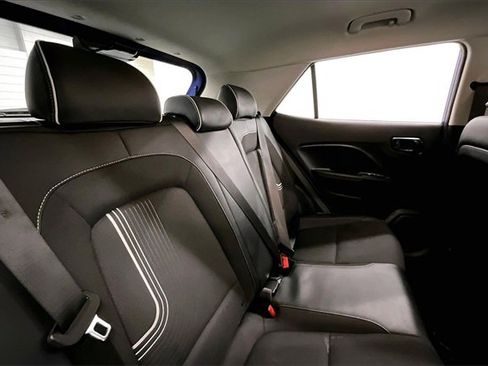 Used 2024 Hyundai Venue Limited image 22