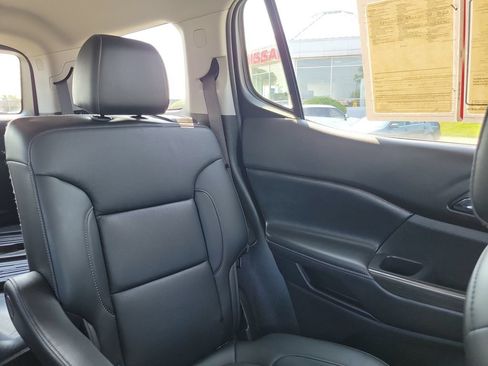 Used 2021 GMC Acadia SLT w/ Technology Package FWD image 7