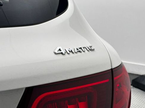 Used 2022 Mercedes-Benz GLC 300 4MATIC image 11