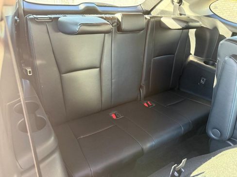 Used 2023 Toyota Highlander XLE AWD/4WD image 11