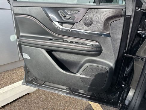 Used 2025 Lincoln Corsair Reserve w/ Jet Appearance Package image 21