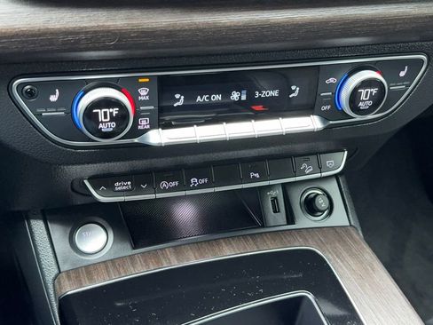 Used 2024 Audi Q5 2.0T Premium w/ Convenience Package image 31