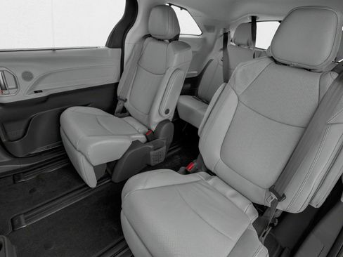 New 2026 Toyota Sienna Limited FWD image 9