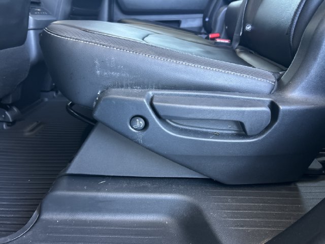 Used 2025 Nissan Pathfinder SL FWD image 31