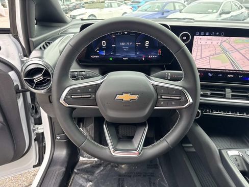 Used 2026 Chevrolet Equinox EV LT w/ Comfort Package FWD image 22