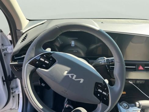 Used 2025 Kia Niro FWD image 7