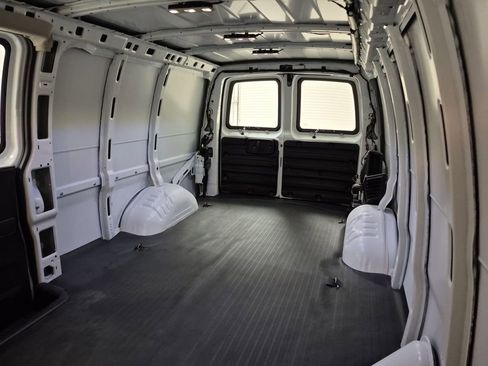 New 2025 GMC Savana 2500 Extended w/ Enhanced Convenience Package image 26