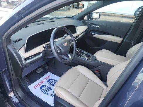 Used 2024 Cadillac XT4 Luxury w/ Cold Weather Package AWD/4WD image 8