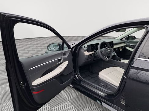 New 2025 Hyundai Sonata Limited image 11
