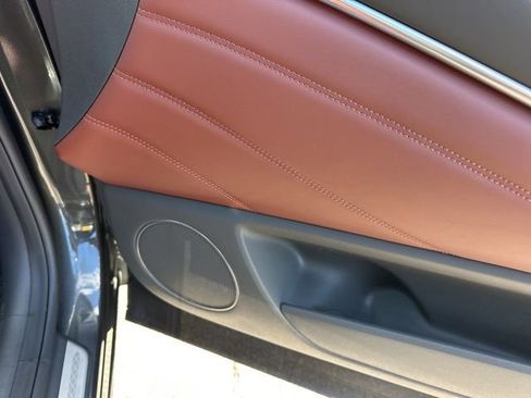 Used 2025 Genesis GV80 3.5T Prestige image 11