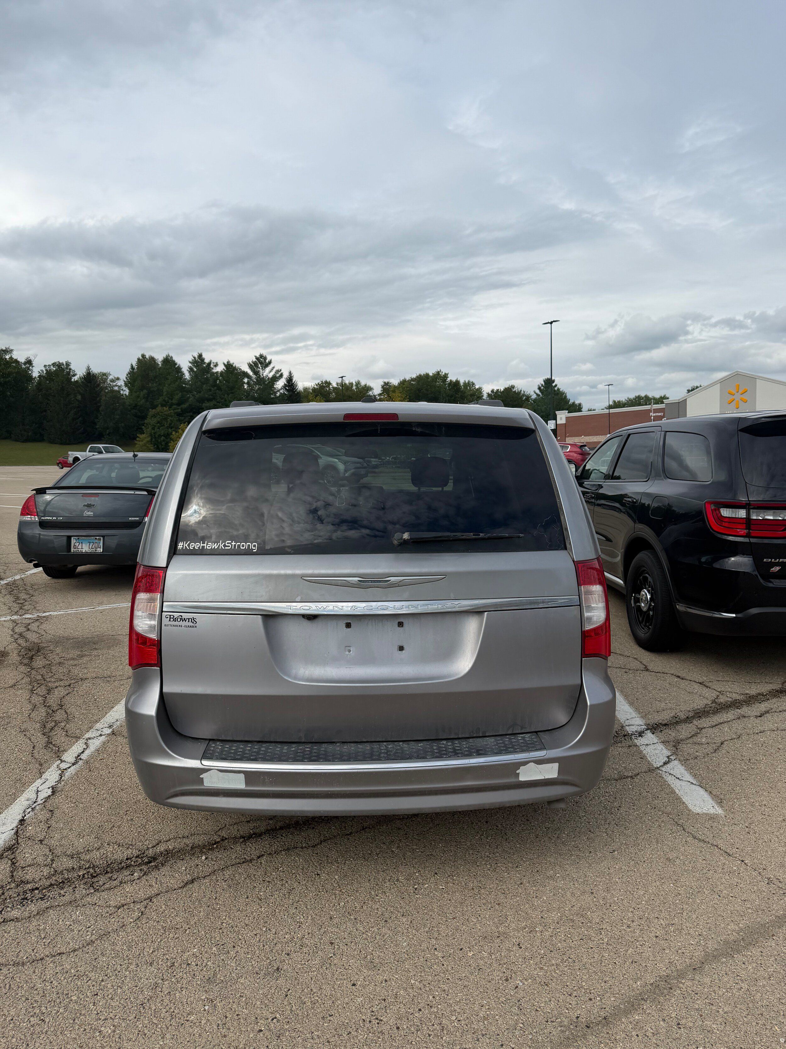 Used 2016 Chrysler Town & Country Touring w/ Driver Convenience Group FWD image 2