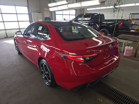 Used 2024 Alfa Romeo Giulia Veloce image 7
