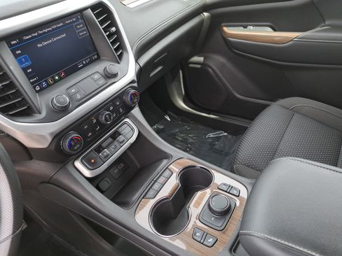 Used 2023 GMC Acadia SLE w/ Driver Convenience Package FWD image 25