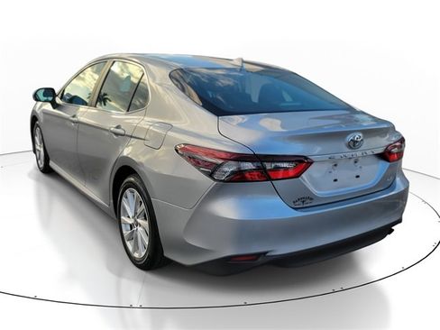 Used 2022 Toyota Camry LE image 3