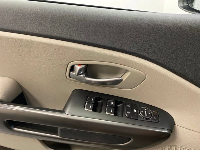 Used 2019 Kia Sedona LX FWD image 17